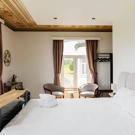 Проживание в семье Au Chateau 103 *