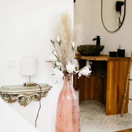 Homestay Au Chateau 103 *
